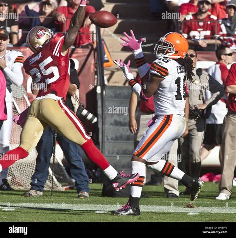 Cleveland Browns Joshua Cribbs R Takes A Colt Mccoy Pass For A