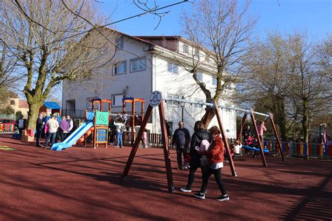 Gran Acollida Familiar Ao Novo Parque Infantil De Lestedo No Que O