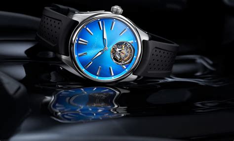 H Moser Cie Pioneer Tourbillon Arctic Blue Zehn Vor Zwei