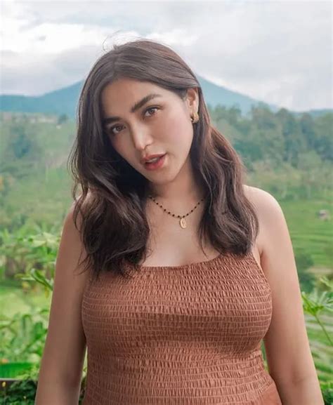 15 Hot Photos Of Pregnant Jessica Iskandar With Longer Hair So Beautiful And Glowing With A Big