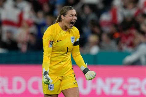 Mary Earps insists fearless England ready to avoid World Cup banana skin