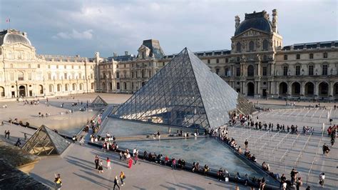 7 Dazzling Details About the Louvre Pyramid | HowStuffWorks