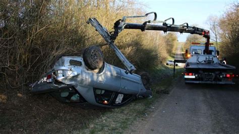 Kreis Kassel T Dlicher Unfall Bei Grebenstein Auto Berschlug Sich