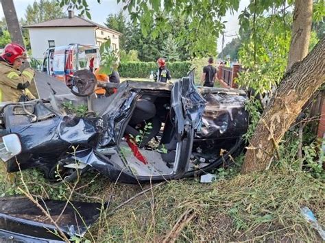 Dramat na drodze w Starej Dębowej Woli Samochód koziołkował jedna