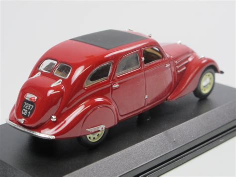 Norev 1935 Peugeot 402 Berline Dunkelrot Modellauto 1 43 OVP