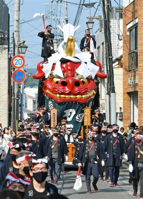 【写真・画像】【動画】総修復「赤獅子」お披露目 唐津くんち1番曳山、市中心部巡行 行政・社会 佐賀新聞ニュース 佐賀新聞