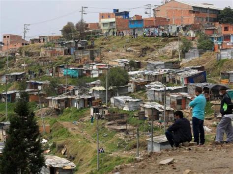 Pobreza En Colombia Bajó Pero Sigue Afectando Servicios Como La Salud Y