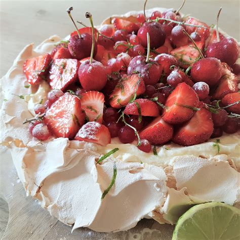 Zomerse Pavlova Met Rood Fruit Maken Bekijk Dit Recept Van Huisvanmo