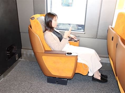 東武鉄道の新型特急「スペーシアx」客室の全容が明らかに！ 列車内とは思えない豪華なシートも24 All About ニュース