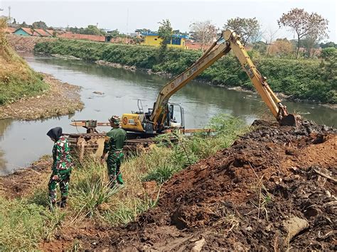 Sektor 7 Citarum Harum Pengangkatan Sedimentasi Normalisasikan Muara