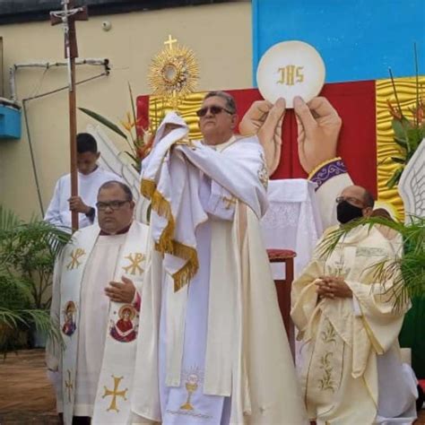 Mons Alfredo Torres En La Eucarist A Est Presente Cristo Vivo Y Real