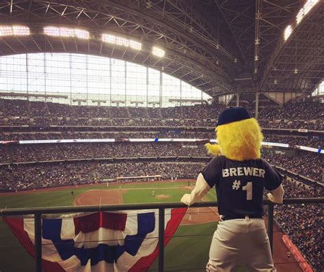 Bernie Brewer (photo: Milwaukee Brewers) | Milwaukee brewers baseball ...