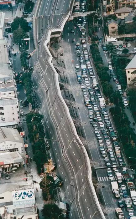 Foto Foto Ambruknya Fly Over Di Jepang Akibat Gempa Speechless