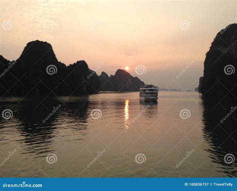 Sunrise at Ha Long Bay in Vietnam Editorial Photography - Image of ...