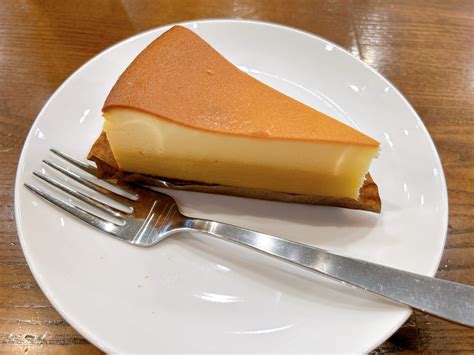 スタバのニューヨークチーズケーキは本場の味わい！実食レポやカロリー・糖質を紹介 イチオシ