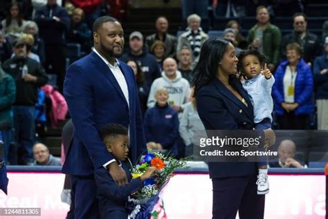 Uconn Swin Cash Photos And Premium High Res Pictures Getty Images