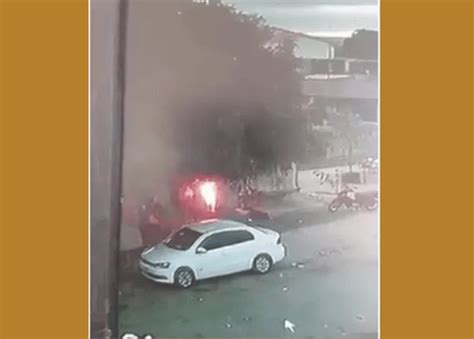 Câmera flagra momento que mulher tem corpo incendiado na Bahia