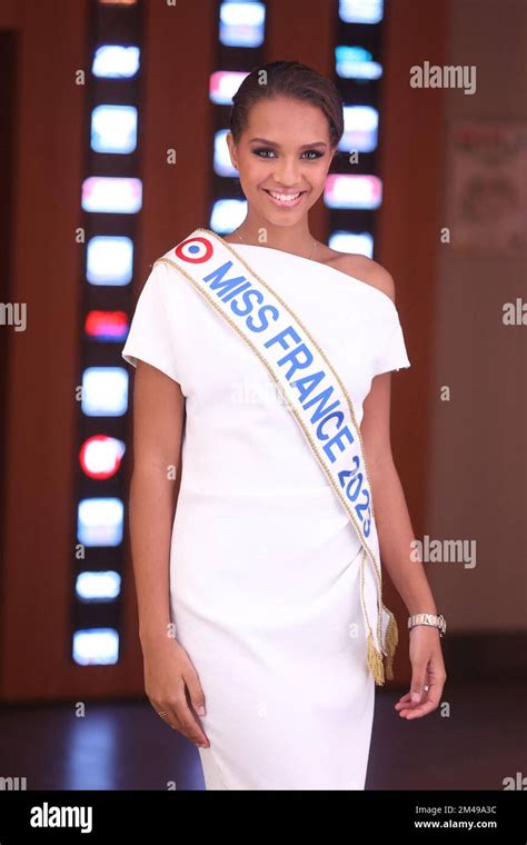 Exclusif Indira Ampiot Miss France Appara T Sur Bfm Tv Paris