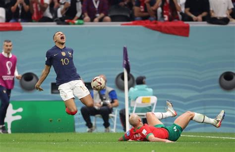 PsBattle: Mbappe reaction to a slide tackle : r/photoshopbattles