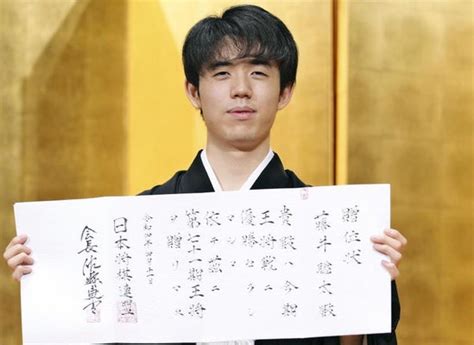 藤井聡太竜王、王将就位式で「実力以上の結果」渡辺名人に4連勝を振り返る 読売新聞