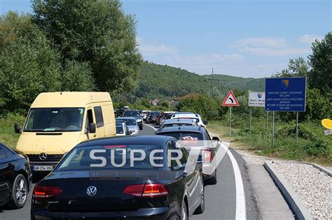 Duge kolone na izlazu iz Bosne i Hercegovine na nekim graničnim