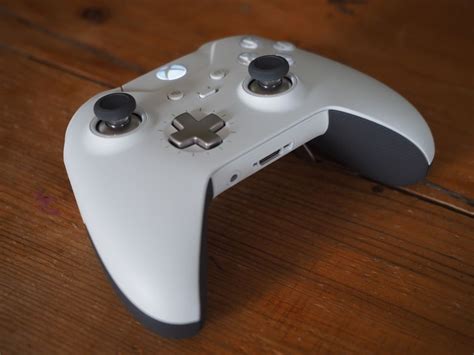 White Xbox Elite Wireless Controller review: Same great performance ...