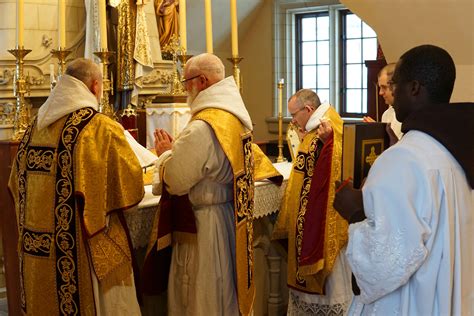 Holy Sacrifice Of The Mass Daily Mass Carmelite Monks