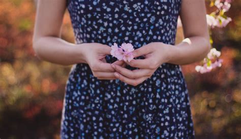 embracing  mid     means