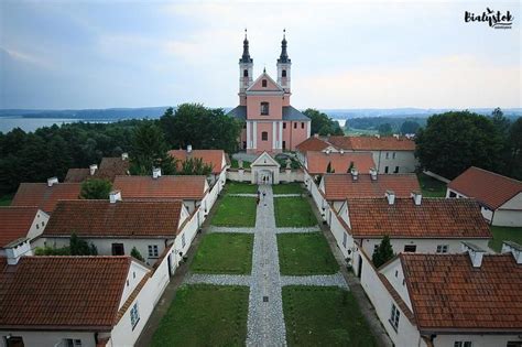 Klasztor w Wigrach Perła Suwalszczyzny nad brzegiem jeziora Wigry