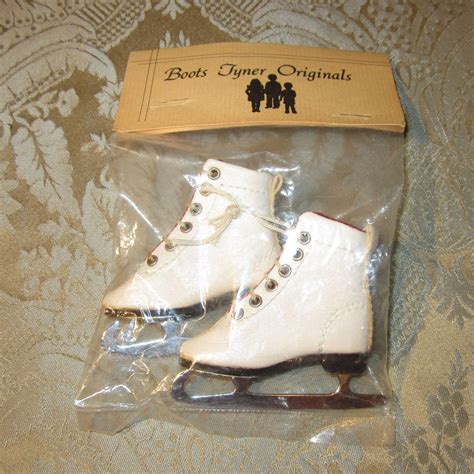 Vintage Ice Skates For Modern Doll Wardrobe Mint In Package Vintage