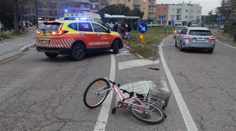 Ravenna Investita Da Un Auto Mentre Va A Scuola In Bici 12enne