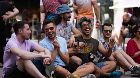 La Orgullosa Re Ne A M S De Personas Para Celebrar La Diversidad