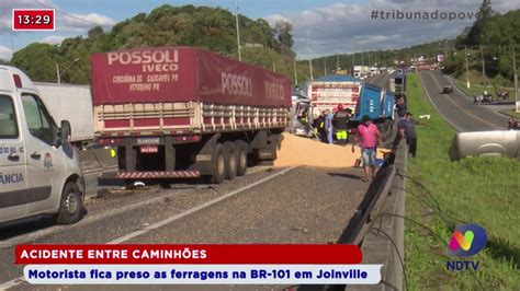 Acidente Entre Caminhões Motorista Fica Preso As Ferragens Na Br 101