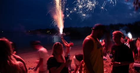 In Australia’s Last Frontier, Fireworks One Day a Year - The New York Times