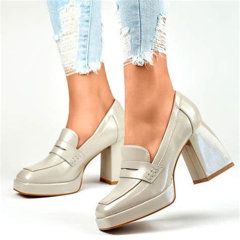 Shoes Inna marka | Ladies' Patent-Leather Shoes With High Heels Beige | Newkeeshoes