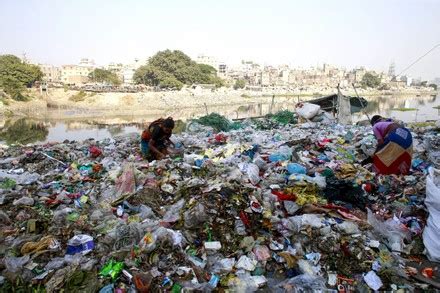 2,000 River Pollution In Bangladesh Stock Pictures, Editorial Images ...