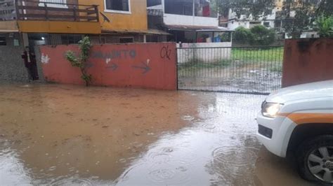 A Gazeta Temporal causa alagamentos e água invade casas em balneário