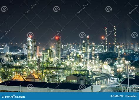 FÃbrica De EnergÃa E Industria EnergÃtica De Noche Planta PetroquÃ