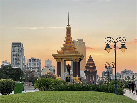 Why Are Tourists Obsessed With Cambodia’s Independence Monument ...