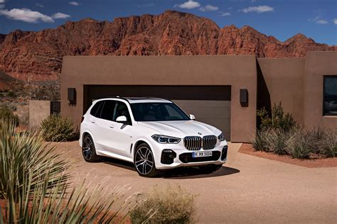 Download Suv White Car Car Bmw Vehicle Bmw X5 4k Ultra Hd Wallpaper