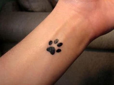 35 Awesome Wrist Paw Tattoos