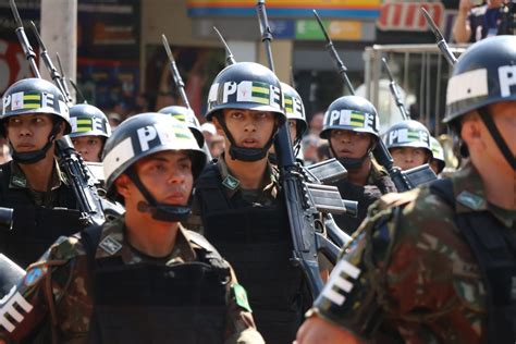 Mil Nas Ruas Desfile De De Setembro Refor A Parcerias Do