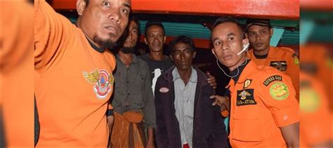 Stranded Rohingya Rescued By Indonesian Fishermen