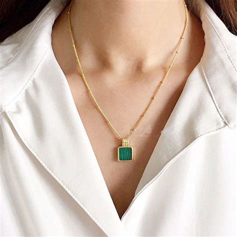 Hangzhi Vintage Green Square Malachite Shell Pendant Geometric Short