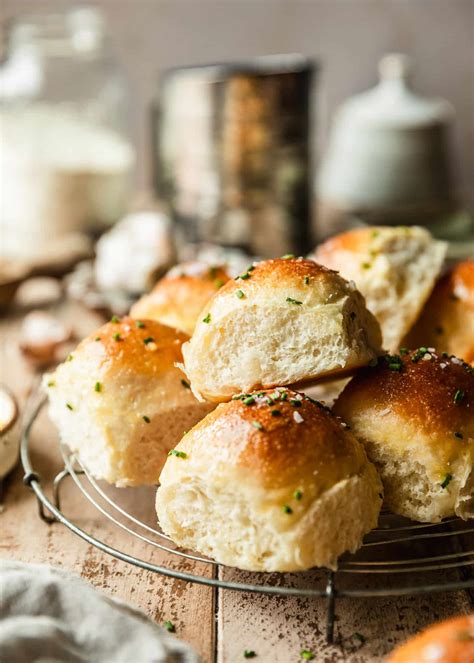 Garlic Butter Dinner Rolls Soft And Fluffy • Sunday Table