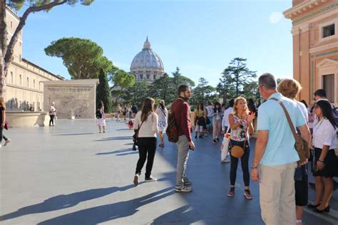 Visita en Grupo a los Museos Vaticanos con el Gabinete de Máscaras