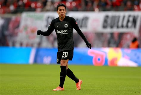 Makoto Hasebe to make a decision on Eintracht Frankfurt future this ...