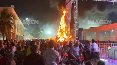 Se incendia árbol de navidad dentro de una escuela en Boca del Río VIDEO