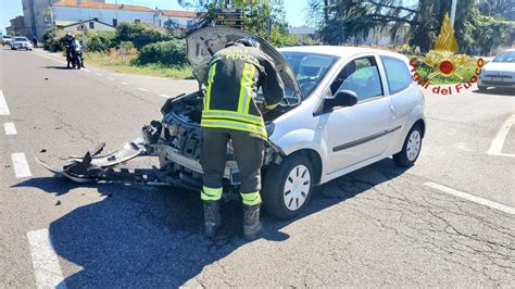 Scontro Tra Due Auto Una Si Ribalta Due Donne E Un Uomo Feriti