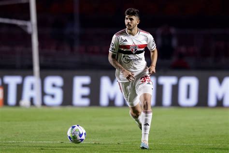 PSG Enter Race To Sign Sao Paulo Defender Lucas Beraldo